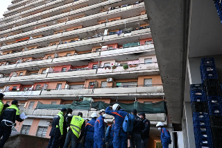 Porto Recanati - Maxi operazione interforze all’Hotel House: controlli su sicurezza, droga e igiene